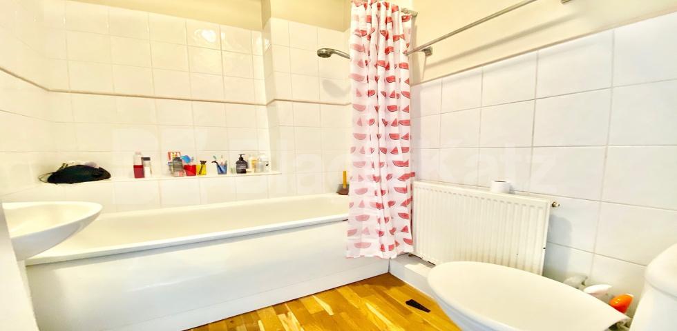 			VIRTUAL TOUR AVAILABLE!, 2 Bedroom, 1 bath, 1 reception Flat			 Church Lane, Hornsey